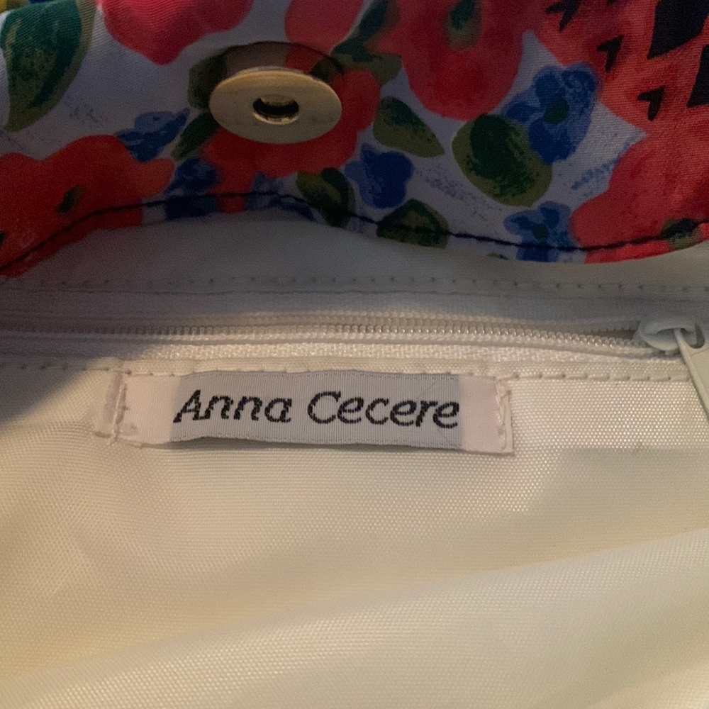 Italian hand bag good Condition. Used